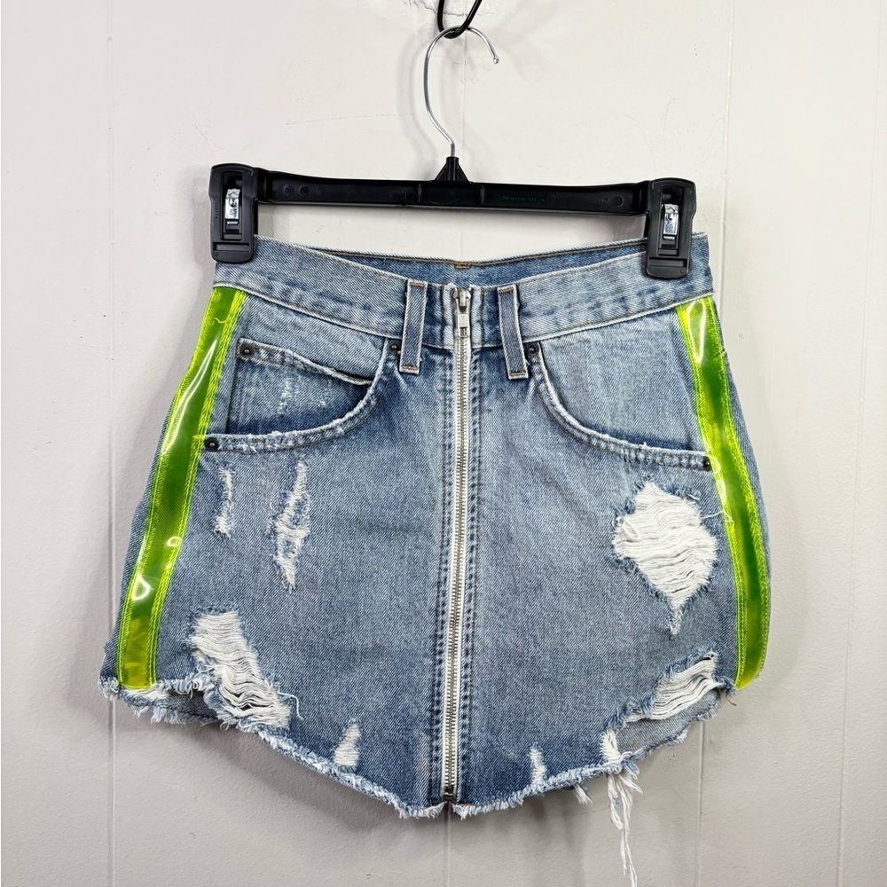 Carmar denim mini skirt frayed zip front size 25 Y2k style